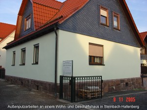 Außenputzarbeiten an einem Wohn- und Geschäftshaus in Steinbach-Hallenberg