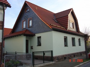 Außenputzarbeiten an einem Wohn- und Geschäftshaus in Steinbach-Hallenberg